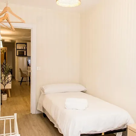 Piso Muralla Romana * ليون